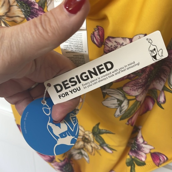 NEW Beautiful Women’s One Piece Swimsuit - Picture 6 of 6